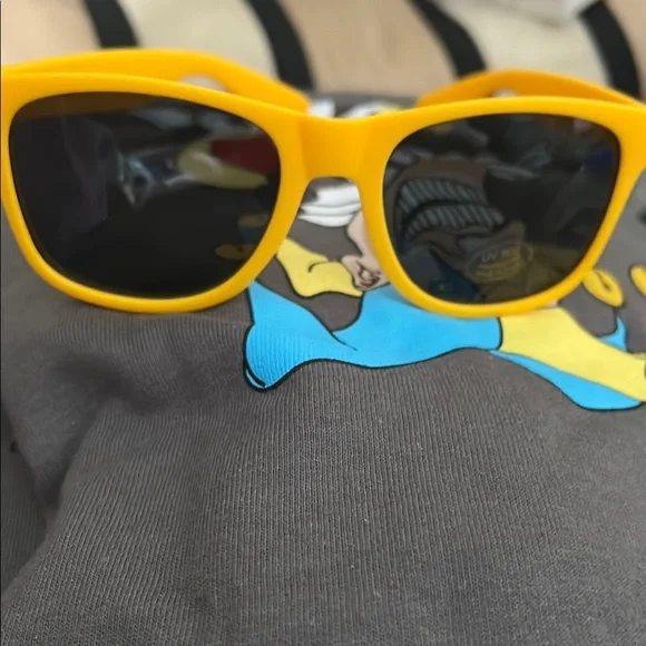 Kynd Yellow Sunglasses - Picture 2 of 3